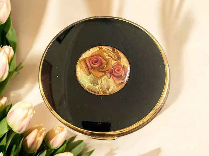 Compact Lucite carved compact