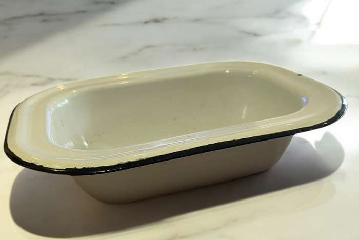 Bowl enamel pie dish