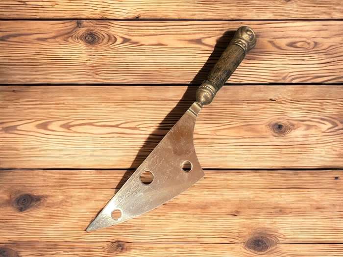 Cheese knife large