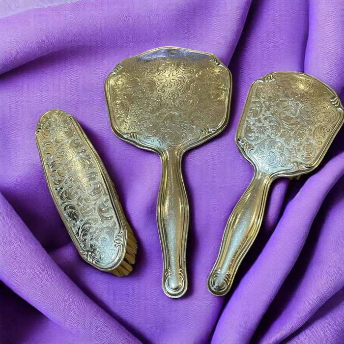 Brush mirror dresser set