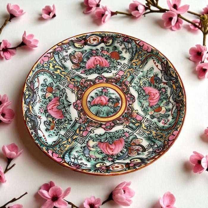 Plate display Oriental