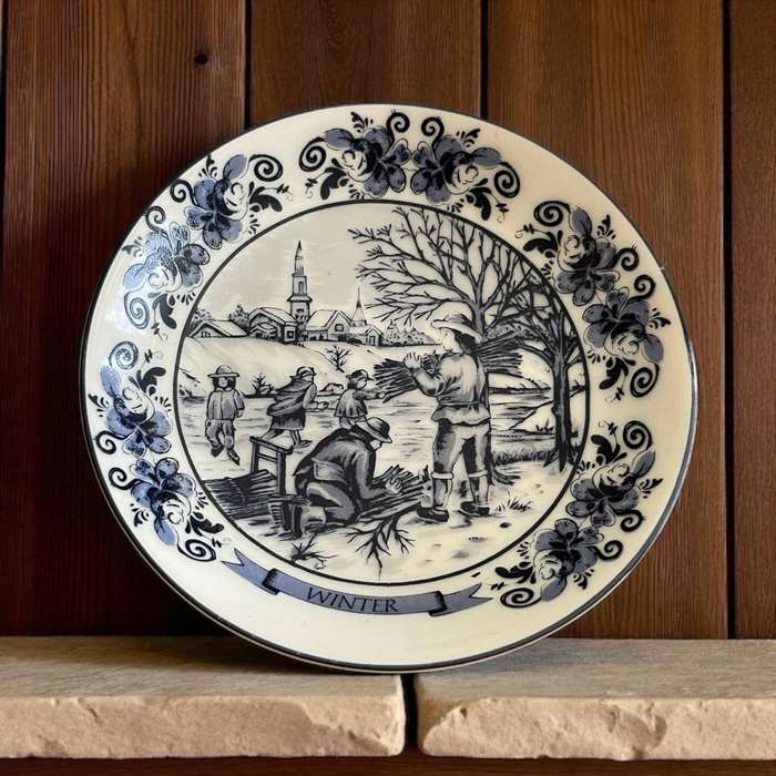 Plate display Delft