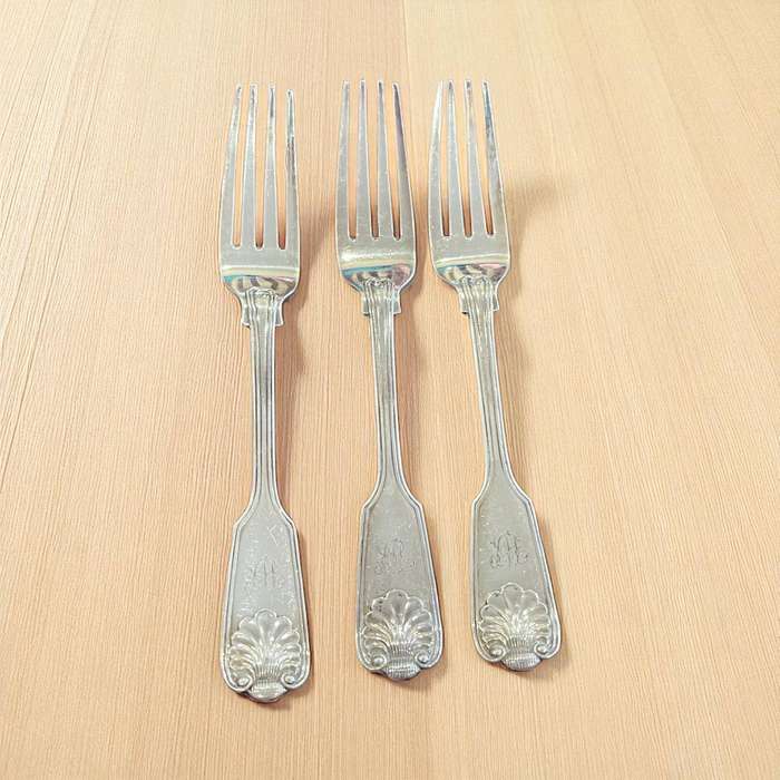 Dinner forks Queens pattern