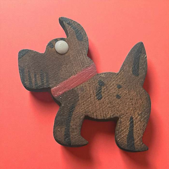 Brooch wood