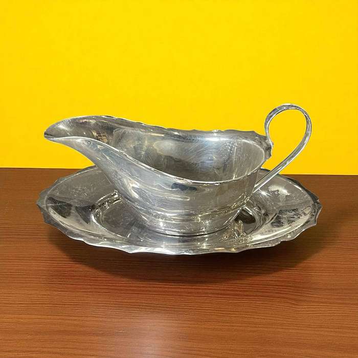 Gravy boat drip tray