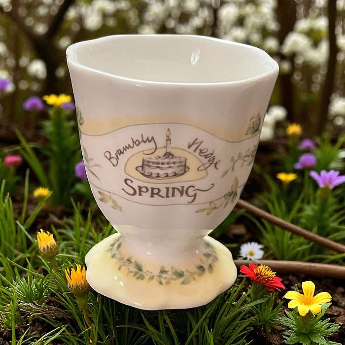 Egg cup Royal Doulton Spring