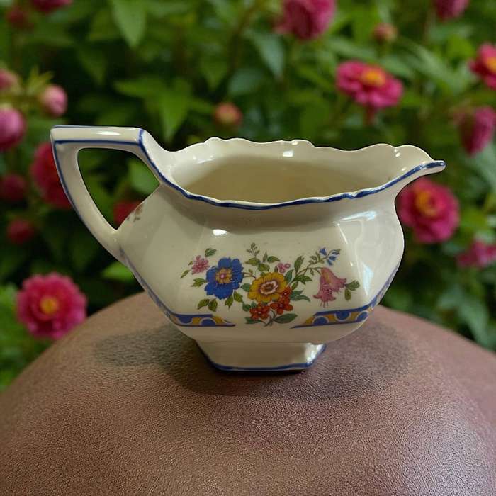 Creamer / milk jug Maddock