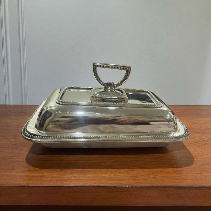 Serving/entree dish