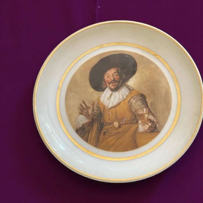 Plate display