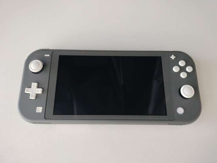 Switch Lite & Games & Accessories / 3x Games / Protective Cover / Carry Pouch / Screen Protector