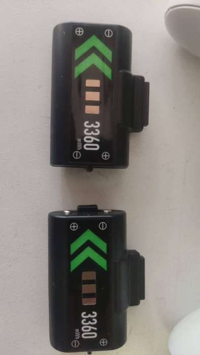 Xbox One S / Controller / 2x Batteries