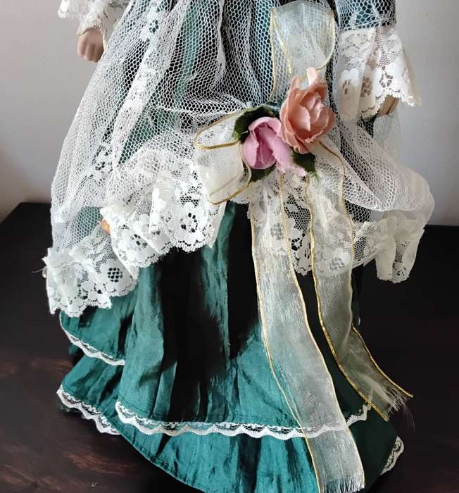 Vintage Porcelain Display Soll on Stand