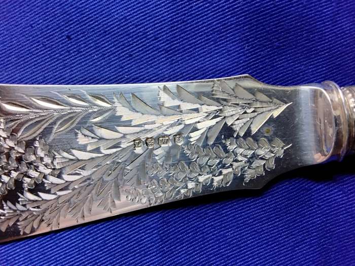 Lee & Wigfull Antique Etched  Silver Plate with Horn Handle  Fish Serving Set