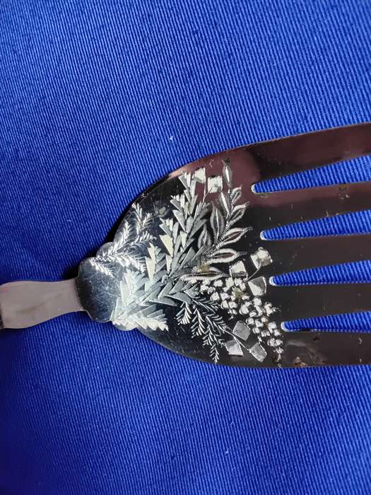 Lee & Wigfull Antique Etched  Silver Plate with Horn Handle  Fish Serving Set