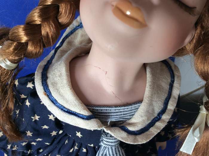 Porcelain Kissing Dolls