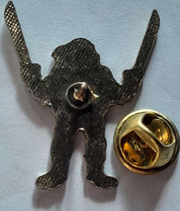 Vintage Enamel Pin Featuring Leonardo from the  Teenage Mutant Ninja Turtles