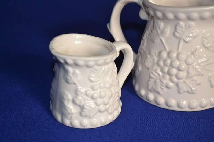 Ser of Four Vintage Ceramic Measuring Cups c1950's
