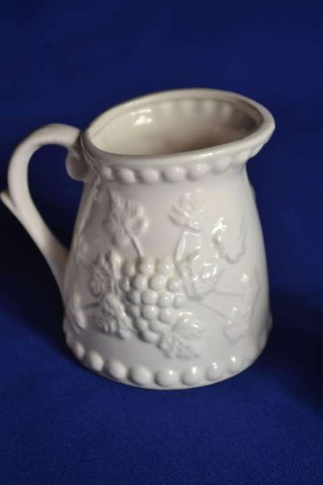 Ser of Four Vintage Ceramic Measuring Cups c1950's