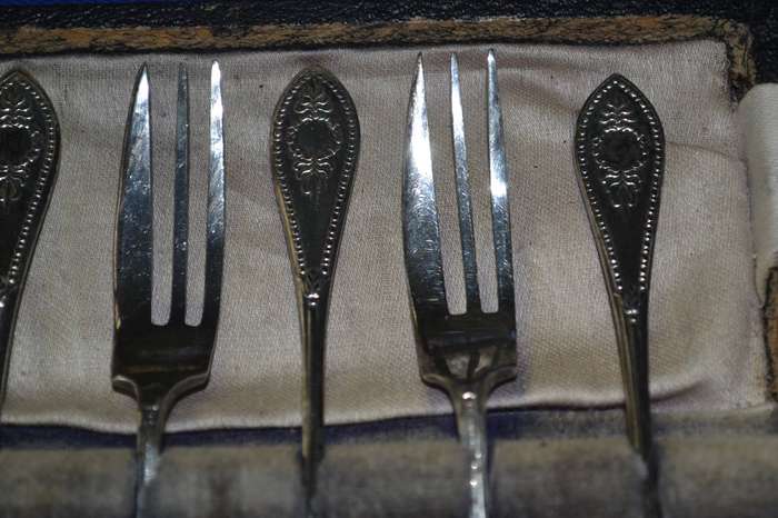 Set of 6 Vintage EPNS Silver Plate Cake Forks in Original Presentation Box