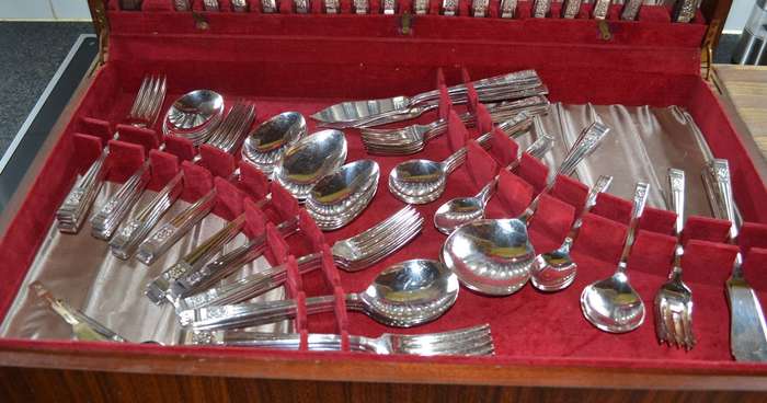 True Vintage Viners Cutlery Canteen on Legs with 89 Piece Cutlery Set (Viners & T Turner)