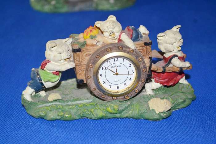 Collectable Vintage Resin Clocks x 2