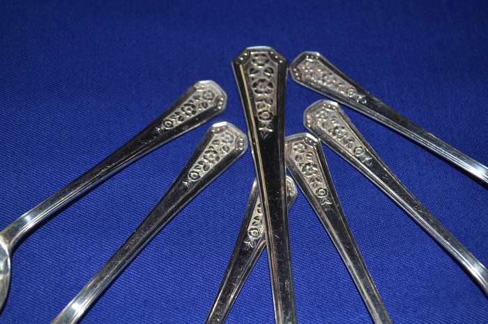 Vintage EPNS Dessert Spoon Set - 7 Pieces