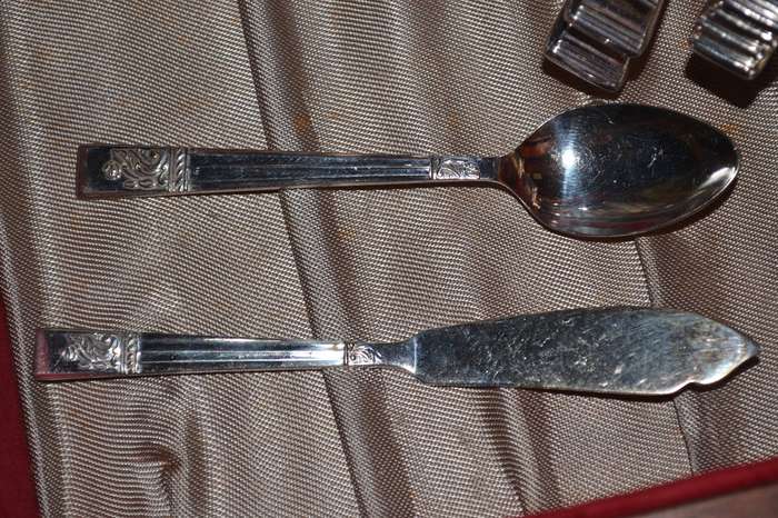 True Vintage Viners Cutlery Canteen on Legs with 89 Piece Cutlery Set (Viners & T Turner)