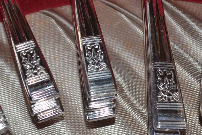 True Vintage Viners Cutlery Canteen on Legs with 89 Piece Cutlery Set (Viners & T Turner)