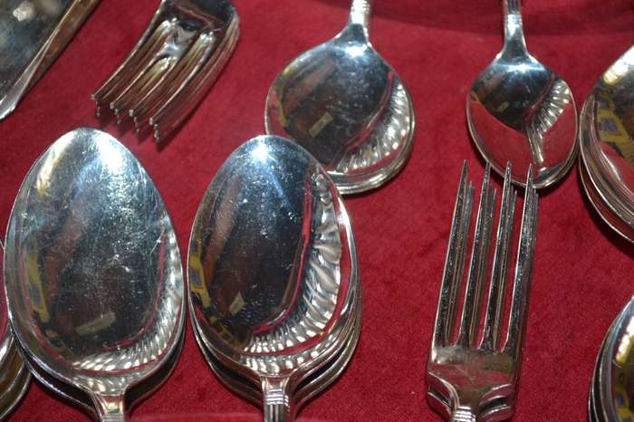 True Vintage Viners Cutlery Canteen on Legs with 89 Piece Cutlery Set (Viners & T Turner)