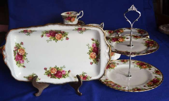 Royal Albert Tea Set "Old Country Roses" - 29 Pieces