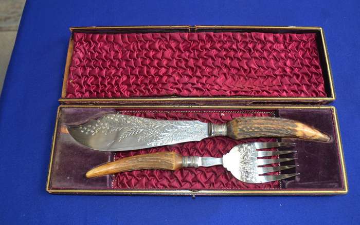 Lee & Wigfull Antique Etched  Silver Plate with Horn Handle  Fish Serving Set