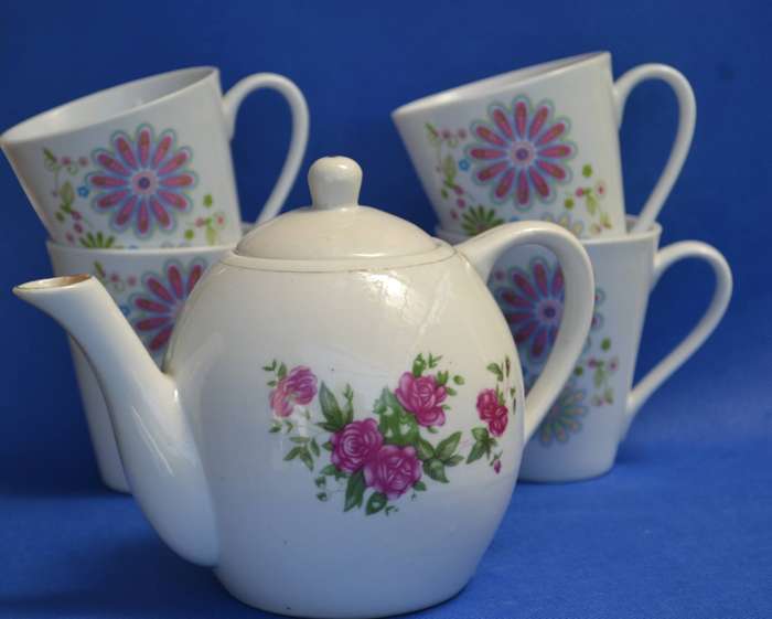 Floral Porcelain Tea Pot & Set of Four Coffee Mugs