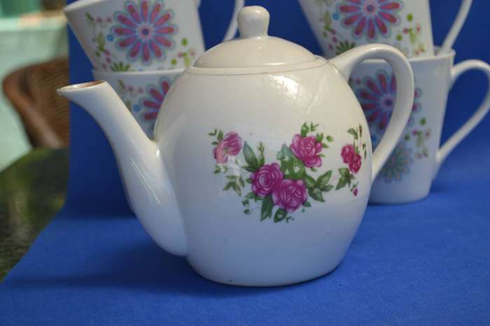 Floral Porcelain Tea Pot & Set of Four Coffee Mugs