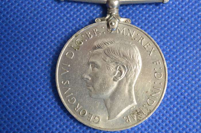 1939 - 1945 Great Britain World War II Defence Medal