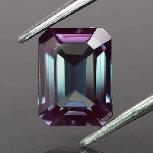 Alexandrite (Created) - Colour Change Emerald Cut - 13,75cts!