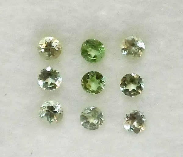 Tsavorite Parcel of 9 - Best Green Round Cut - 1,06cts