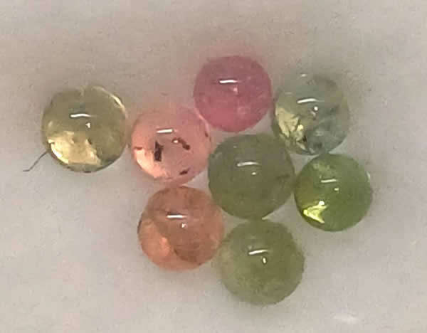 Sapphire Parcel of 8 - Pink and Green Ball Beads - 1,24cts