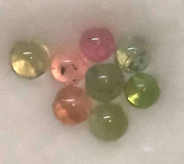 Sapphire Parcel of 8 - Pink and Green Ball Beads - 1,24cts