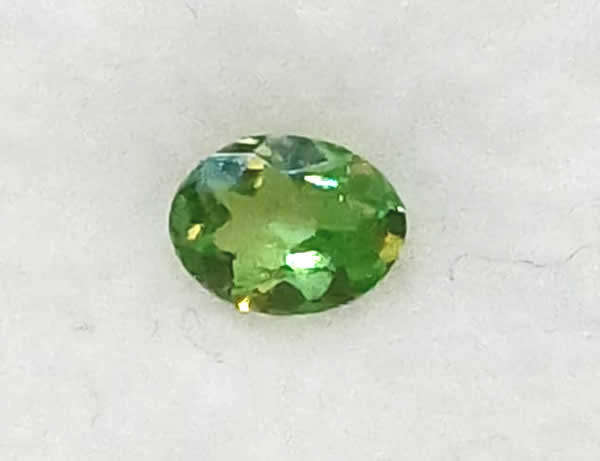Sapphire - BlueBright Green Oval Facet - 0,17cts