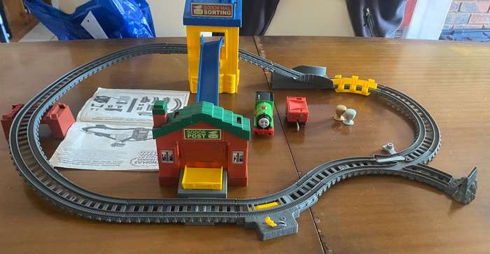 Thomas and friends track master sort and switch delivery set