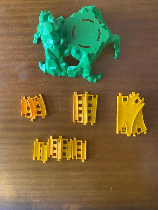 Thomas and friends Railroad collectable pieces with Helicopter landing add-on