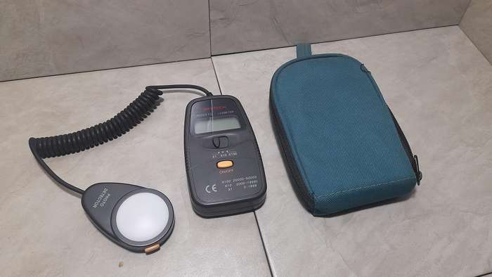 MASTECH MS6610 digital light meter