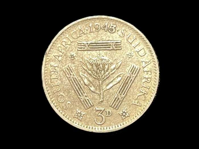Scarce 1945/3 overdate S.A. Union silver 3 pence (tickey) coin - Better condition for this variety