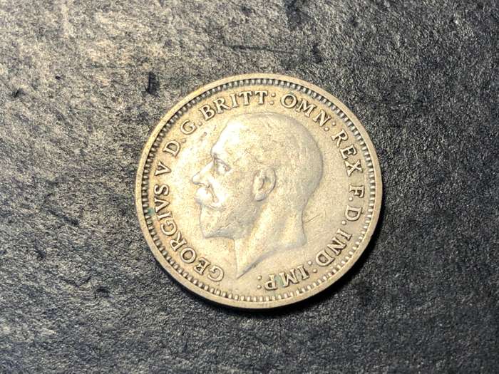 SILVER 1934 British 3 pence (tickey) coin - King George V