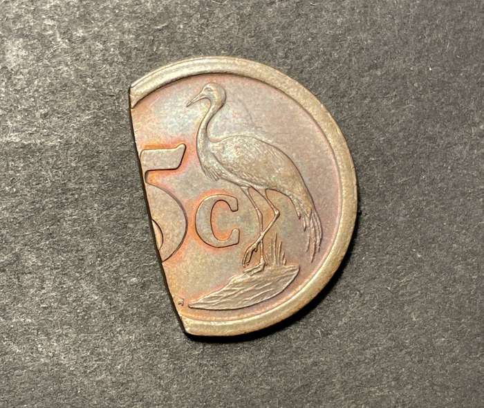 Rare error 1991 RSA 5 cent coin in AU+/UNC - Rare "straight clip" error (Almost 2cm across)