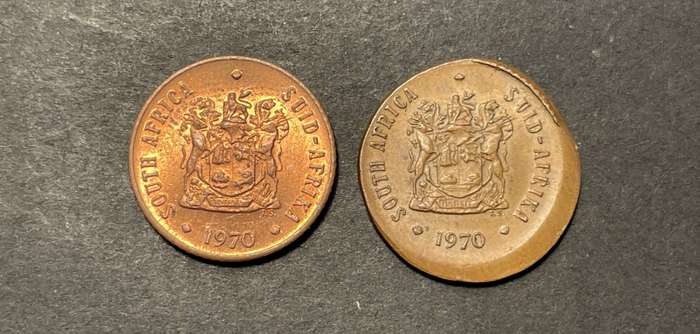 Rare 1970 "Broadstruck" error RSA 1/2 cent coin - The edge of the collar can be seen