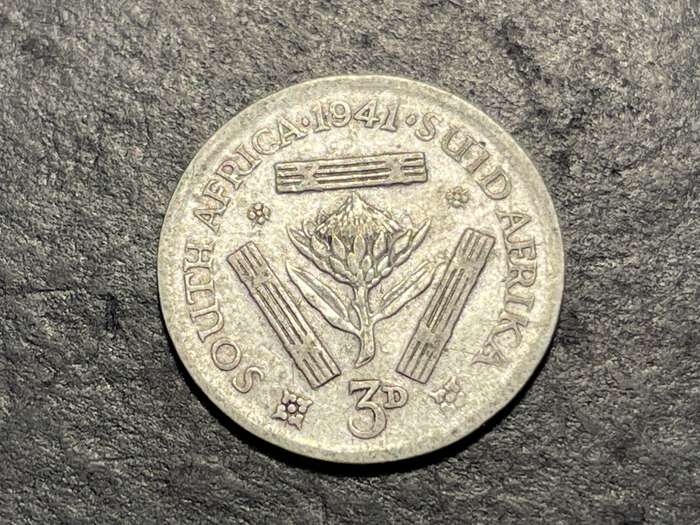 SILVER 1941 King George VI South African 3 pence (3d) coin - Tickey