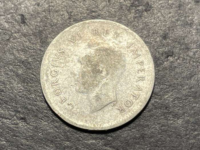 SILVER 1941 King George VI South African 3 pence (3d) coin - Tickey