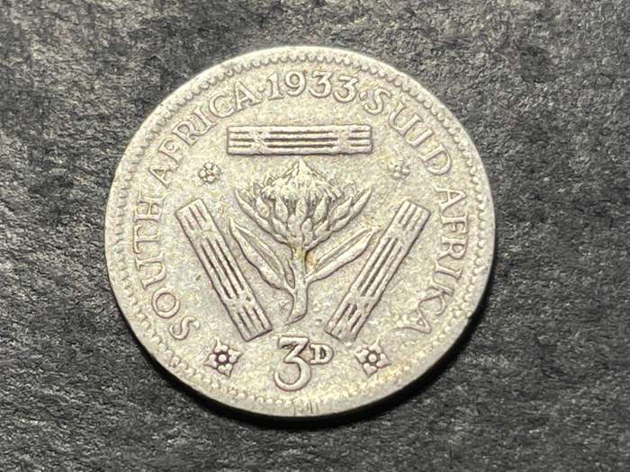SILVER 1933 King George V South African 3 pence (3d) coin - Tickey