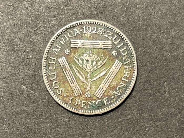Scarce 1928 SA Union Silver 3 pence (Tickey) coin - Scarcer filler coin